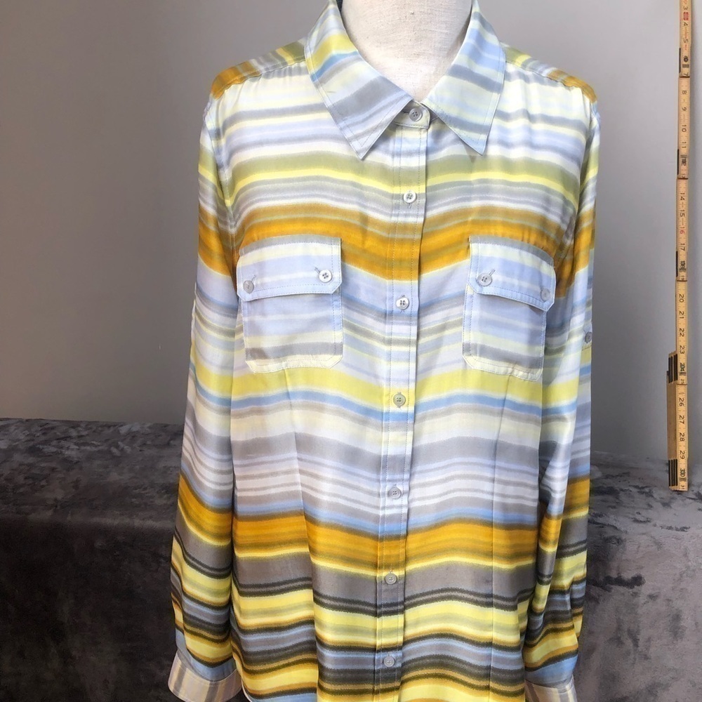 𝅺CALVIN Klein Soft and silky button-down collared shirt size large‎
